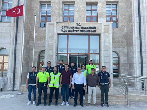 İl Emniyet Müdürümüz Sayın Sinan ERGEN ve eşi Derya ERGEN hanımefendi, Ereğli ve Çaycuma ilçemizdeki personellerimiz ile bayramlaştı.